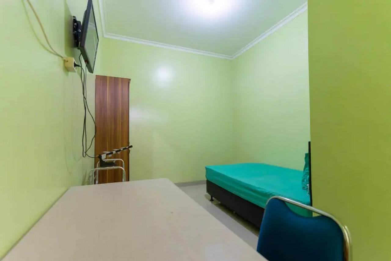 Kostawira Syariah Bintaro Mitra Reddoorz Hotel Mencil Buitenkant foto