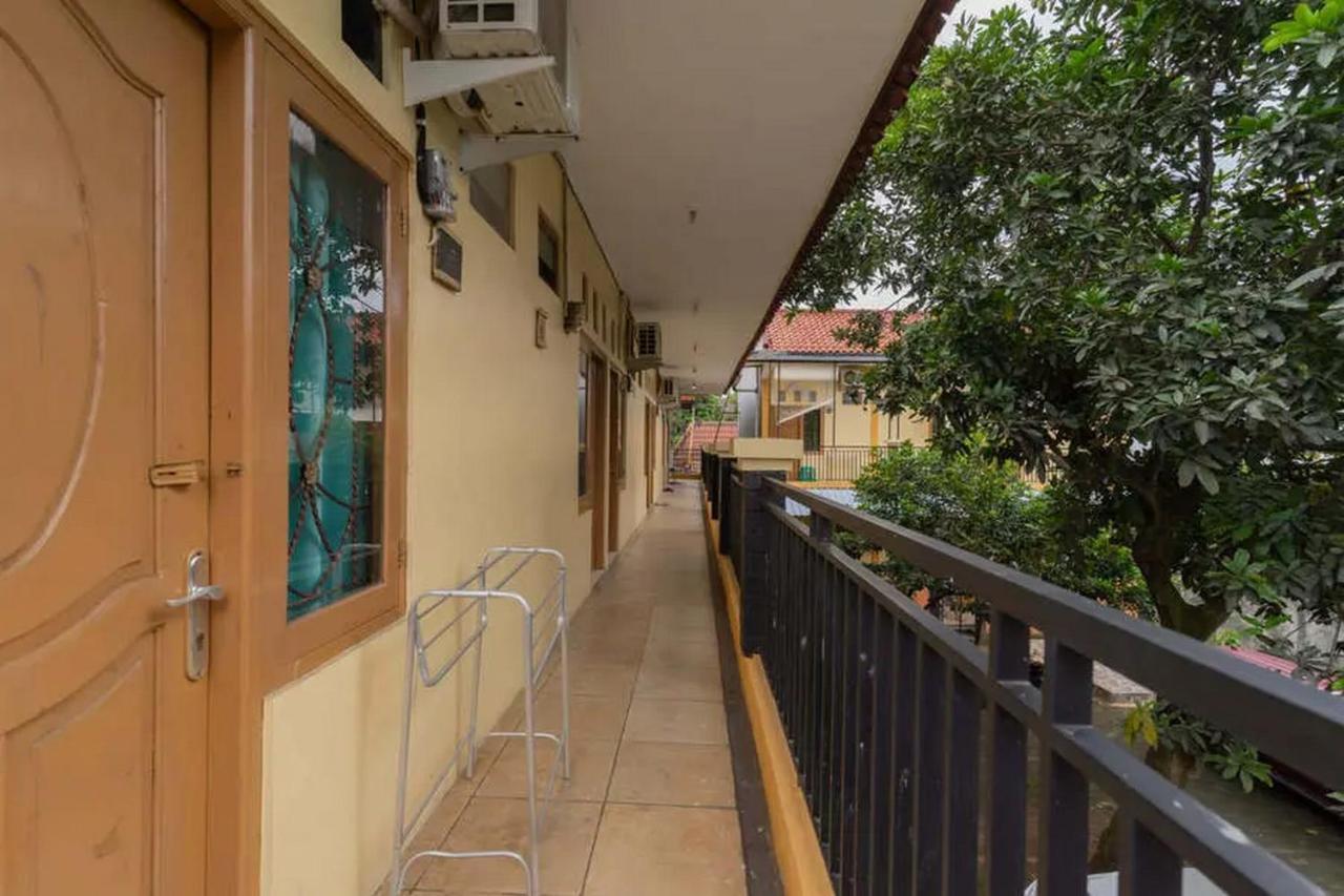 Kostawira Syariah Bintaro Mitra Reddoorz Hotel Mencil Buitenkant foto
