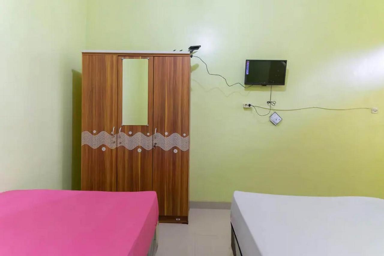 Kostawira Syariah Bintaro Mitra Reddoorz Hotel Mencil Buitenkant foto