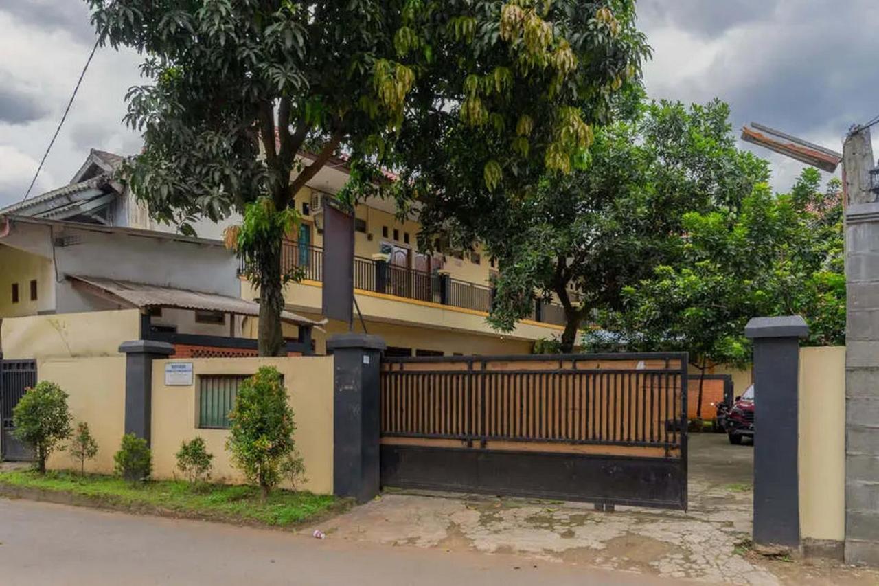 Kostawira Syariah Bintaro Mitra Reddoorz Hotel Mencil Buitenkant foto