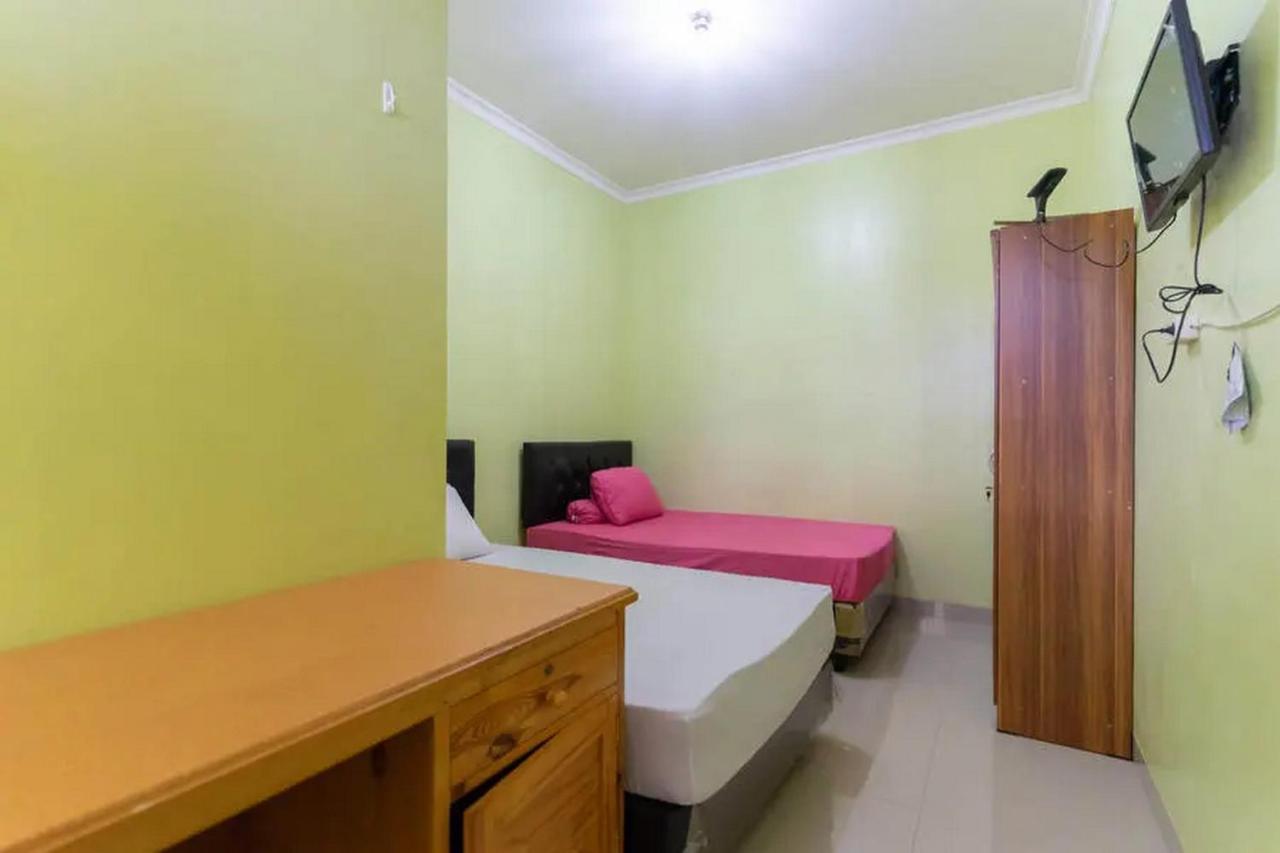 Kostawira Syariah Bintaro Mitra Reddoorz Hotel Mencil Buitenkant foto