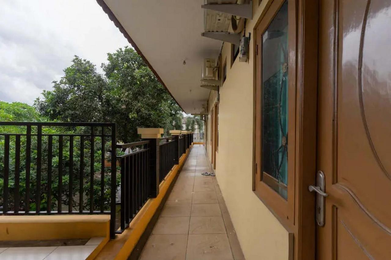 Kostawira Syariah Bintaro Mitra Reddoorz Hotel Mencil Buitenkant foto